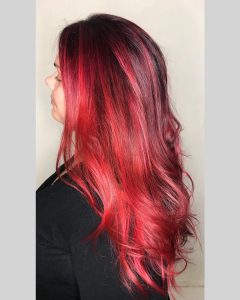 Dark hair with red highlights (bright)