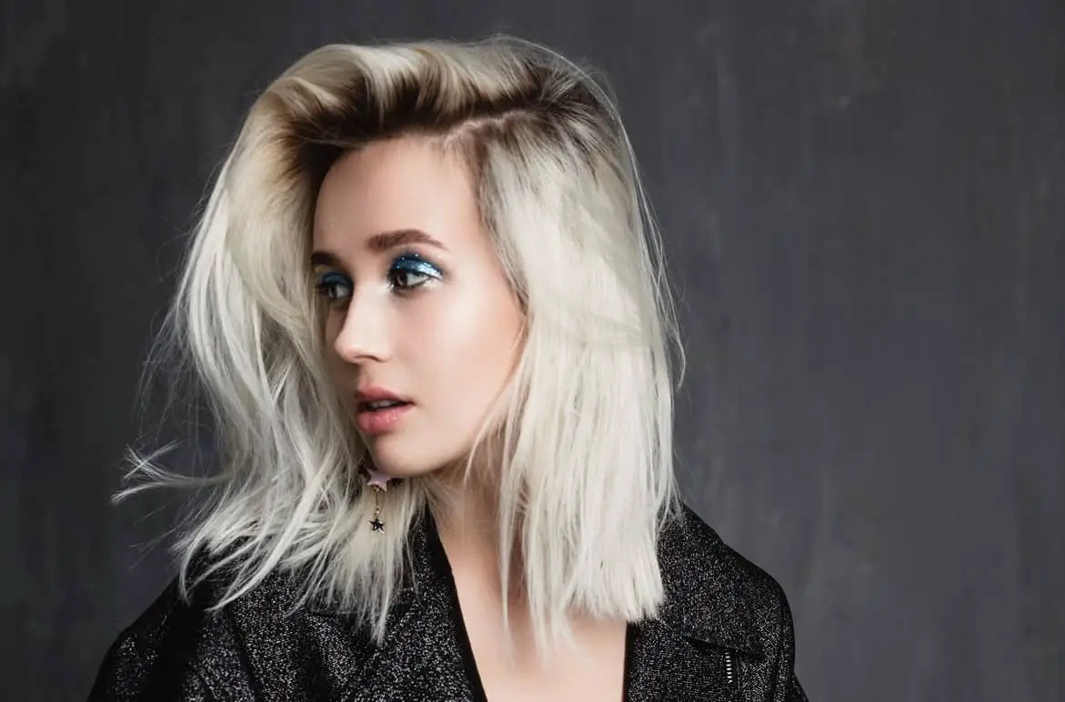 How to Blend Dark Roots with Blonde Hair - wide 1