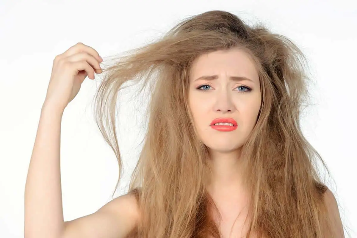 How To Straighten Frizzy Hair The Right Way To Fix It