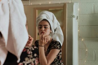 How To Improve Skin Hydration With Water-Based Serums