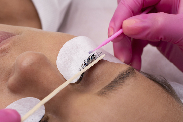 What Are Hybrid Lashes